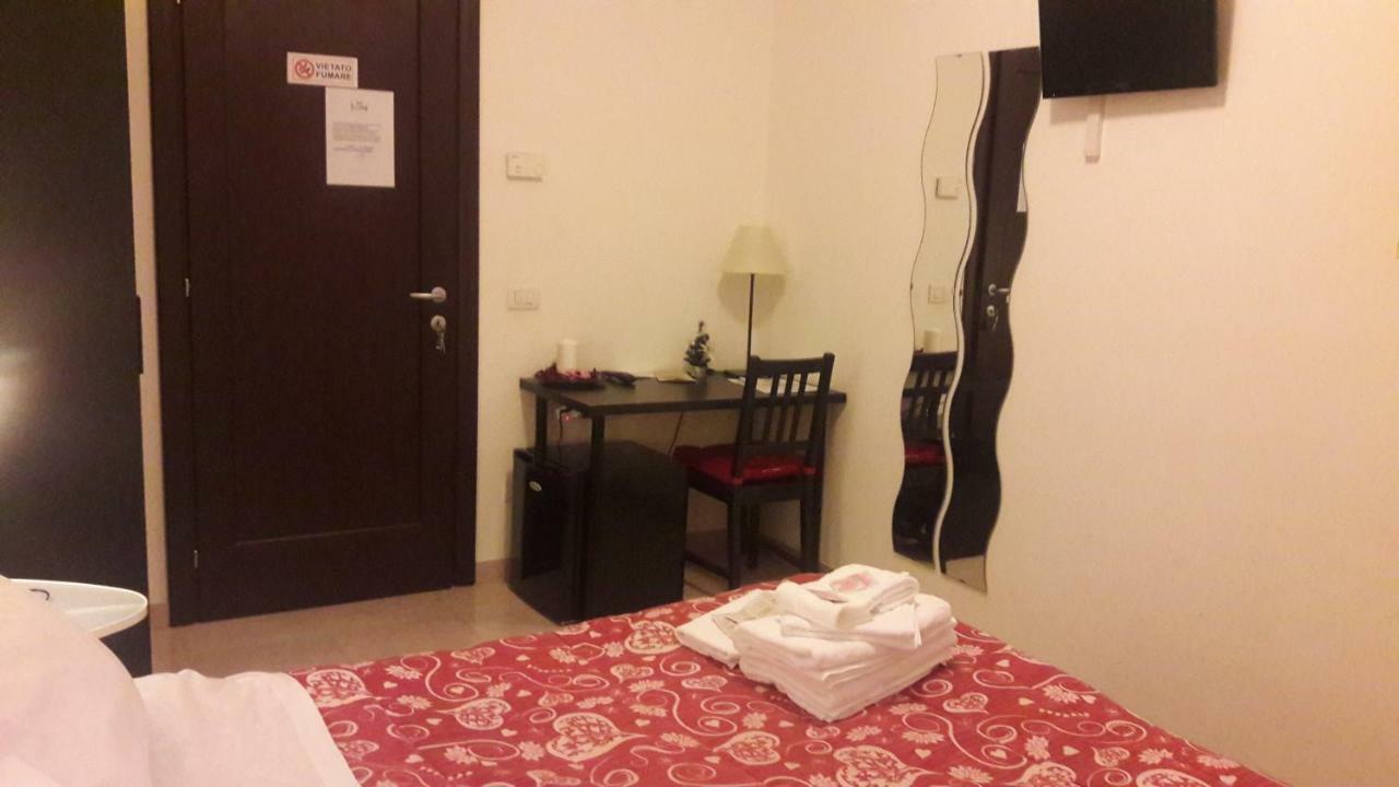 Domus Taranto Unica Sede Hotel Kültér fotó